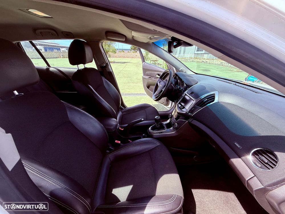 Chevrolet Cruze SW 1.7 VCDi LTZ - 22