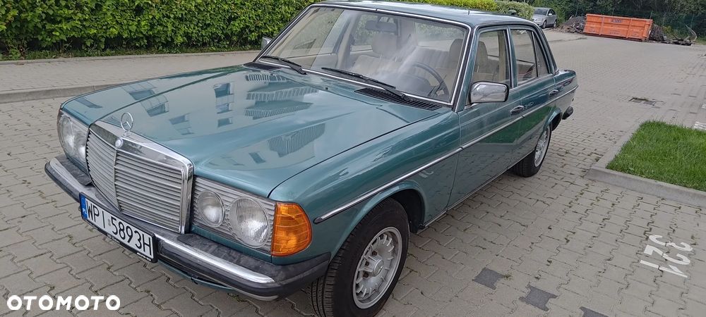Mercedes-Benz W123 - 1