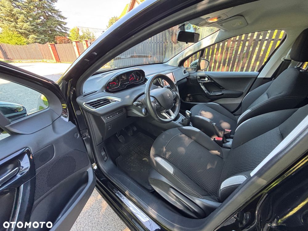 Peugeot 208 1.2 PureTech Style - 15