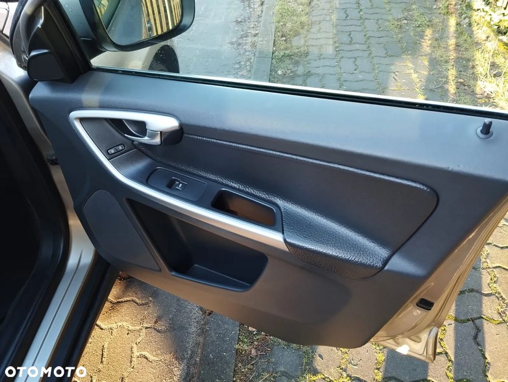 Volvo XC 60 D4 Momentum - 22