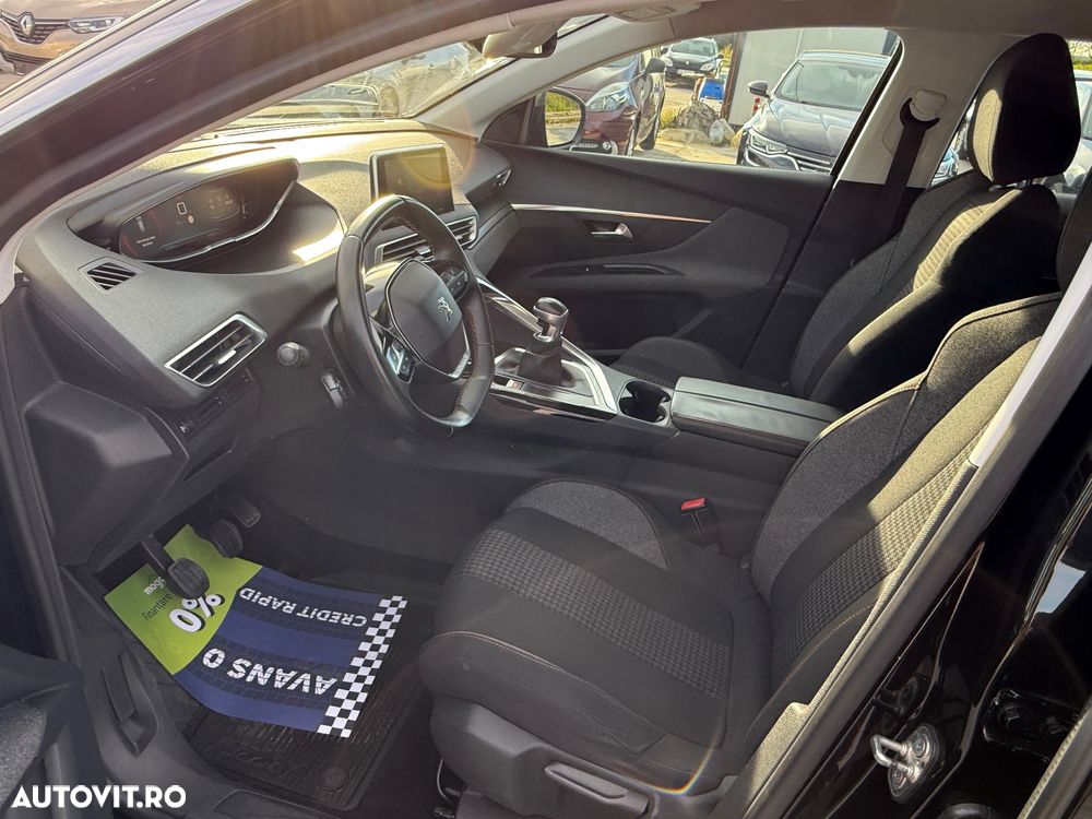 Peugeot 3008 1.2 PureTech Turbo S&S Allure - 17
