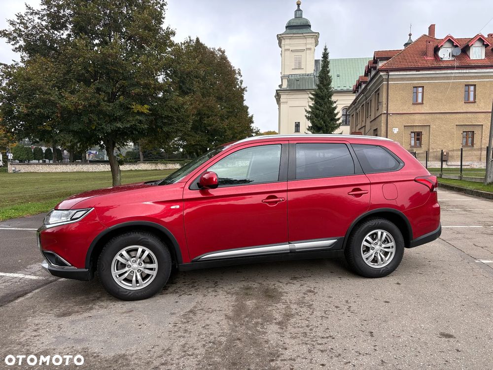 Mitsubishi Outlander 2.0 Invite + 2WD - 2