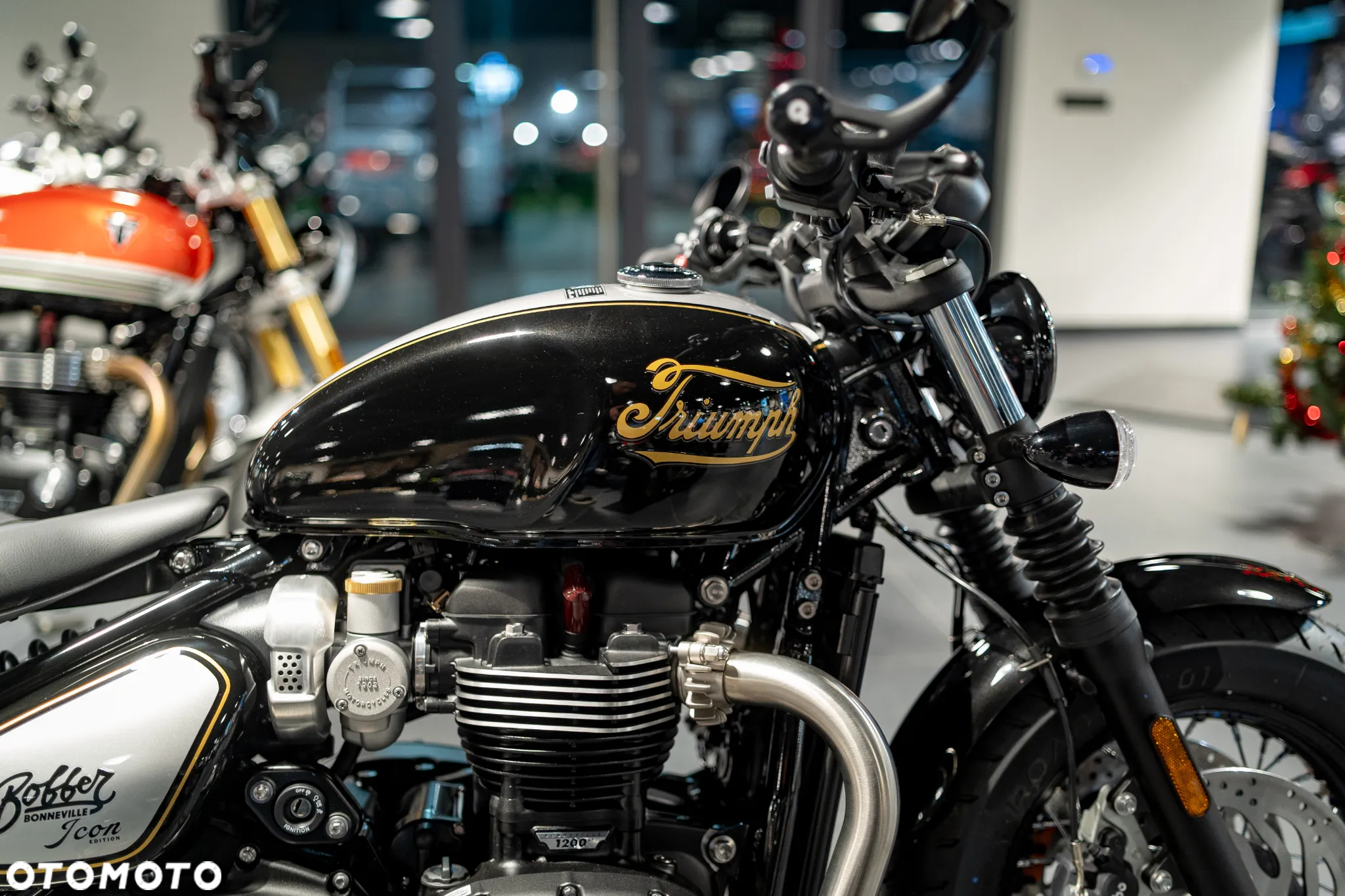 Triumph Bonneville Bobber - 25