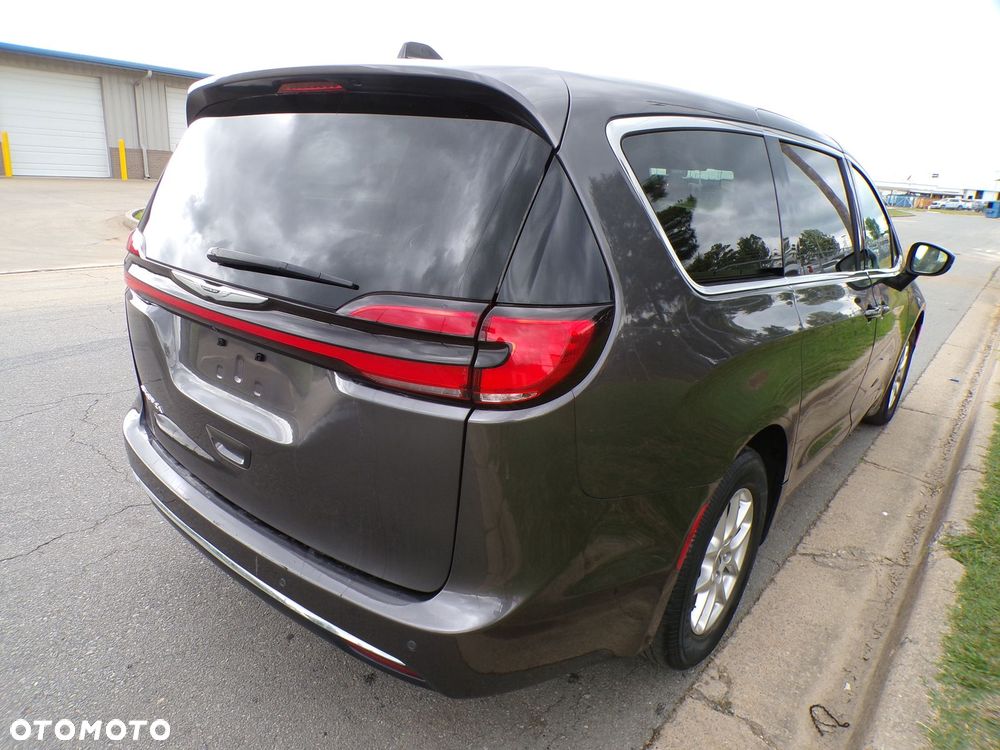 Chrysler Pacifica - 6