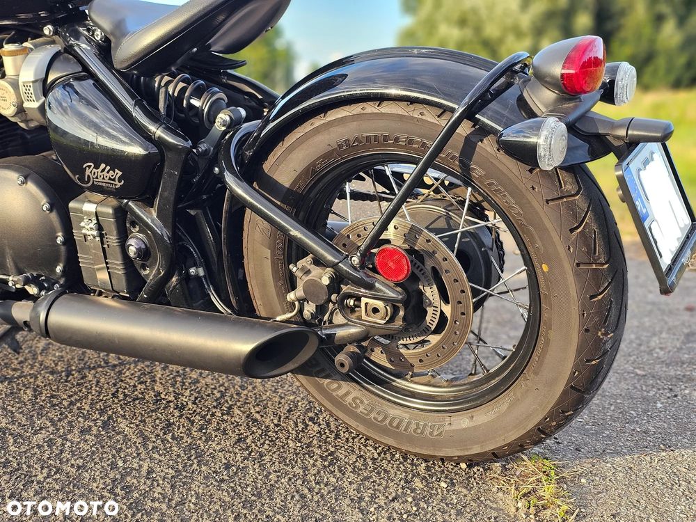 Triumph Bonneville Bobber - 13