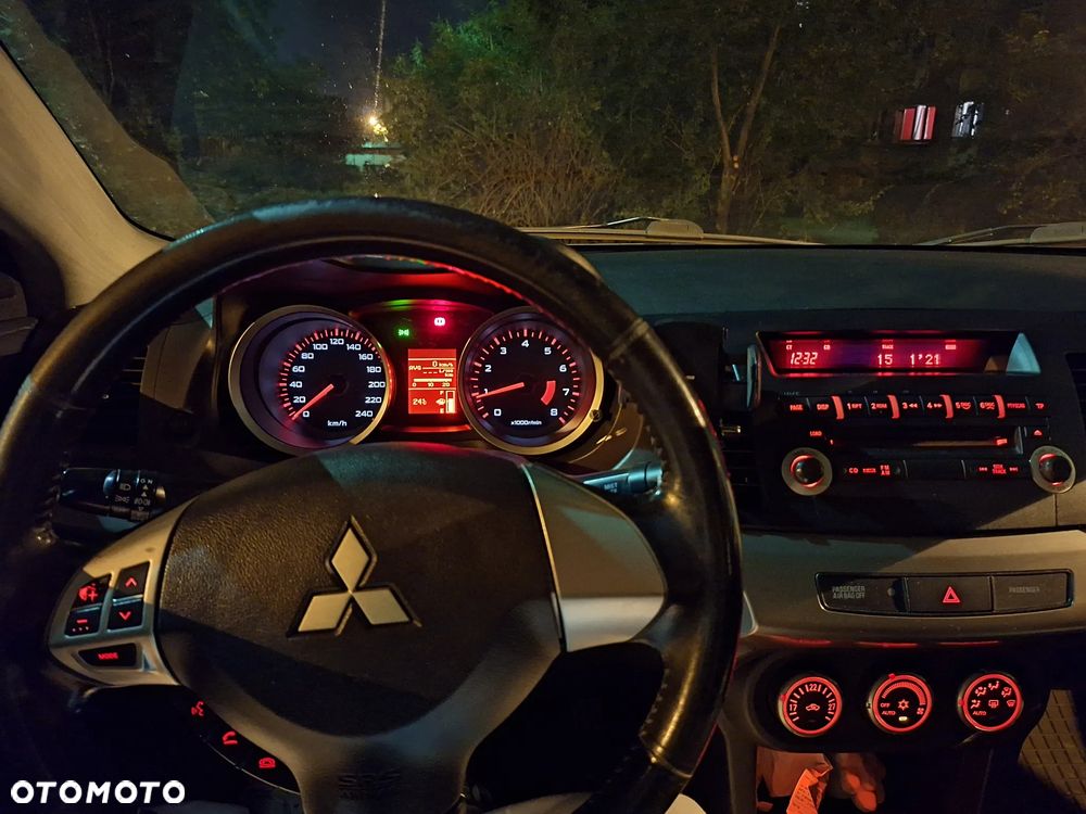Mitsubishi Lancer 1.5 Invite - 6