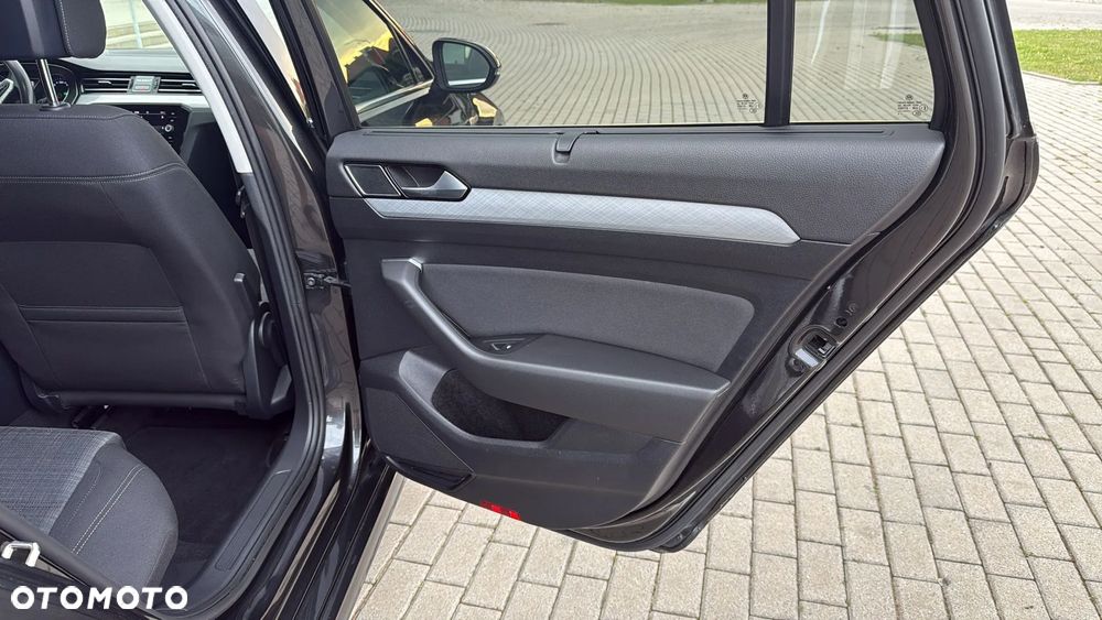 Volkswagen Passat - 17