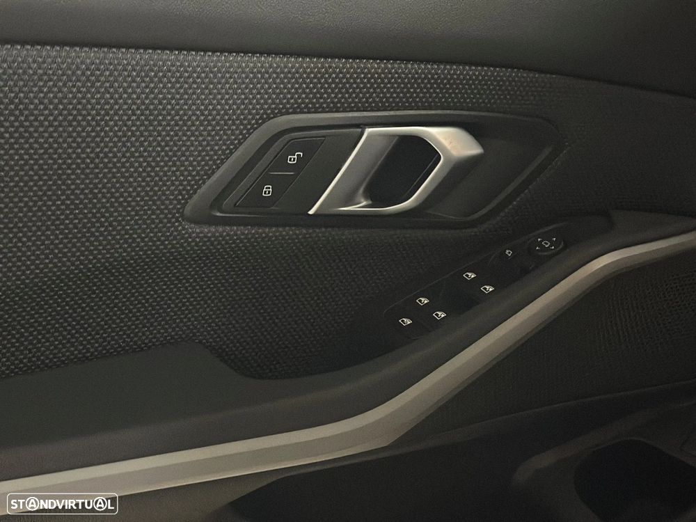 BMW 320 d Touring Auto - 17