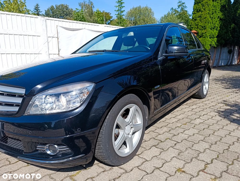Mercedes-Benz Klasa C 180 CGI Automatik BlueEFFICIENCY Avantgarde - 15