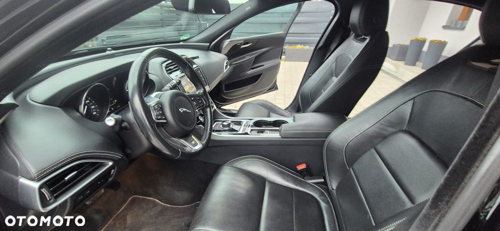 Jaguar XE 20d AWD R-Sport - 20