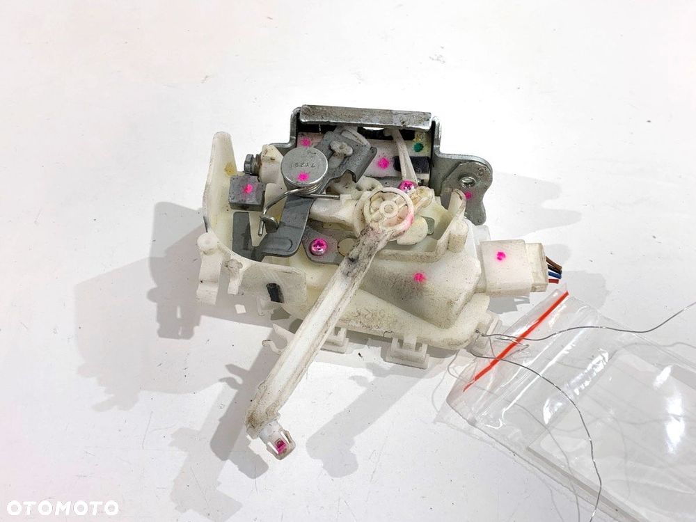 ZAMEK KLAPY TYŁ  MITSUBISHI MIRAGE / SPACE STAR VI liftback (A0_A) 2012 - 2022 1.0 (A05A) 52 kW [71 - 2