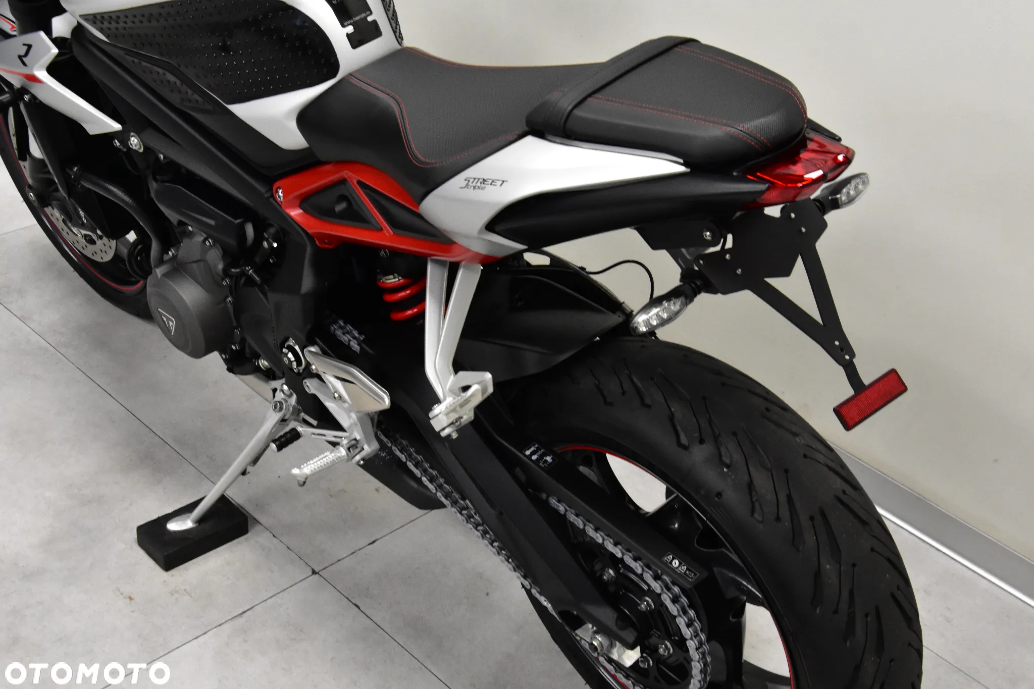 Triumph Street Triple - 18