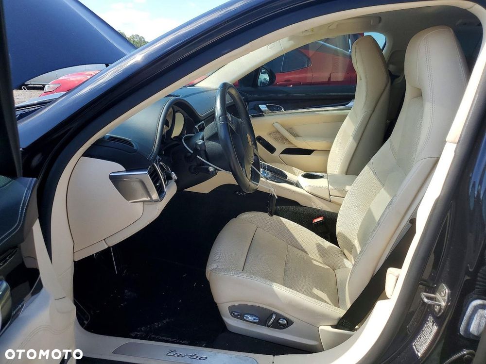 Porsche Panamera - 8