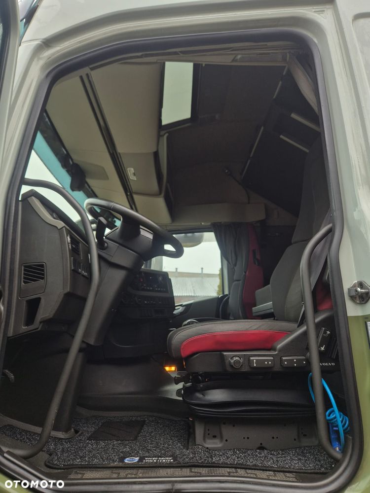 Volvo FH GLOBETROTTER - 21