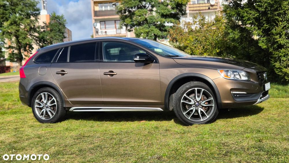 Volvo V60 Cross Country T5 AWD Momentum - 2