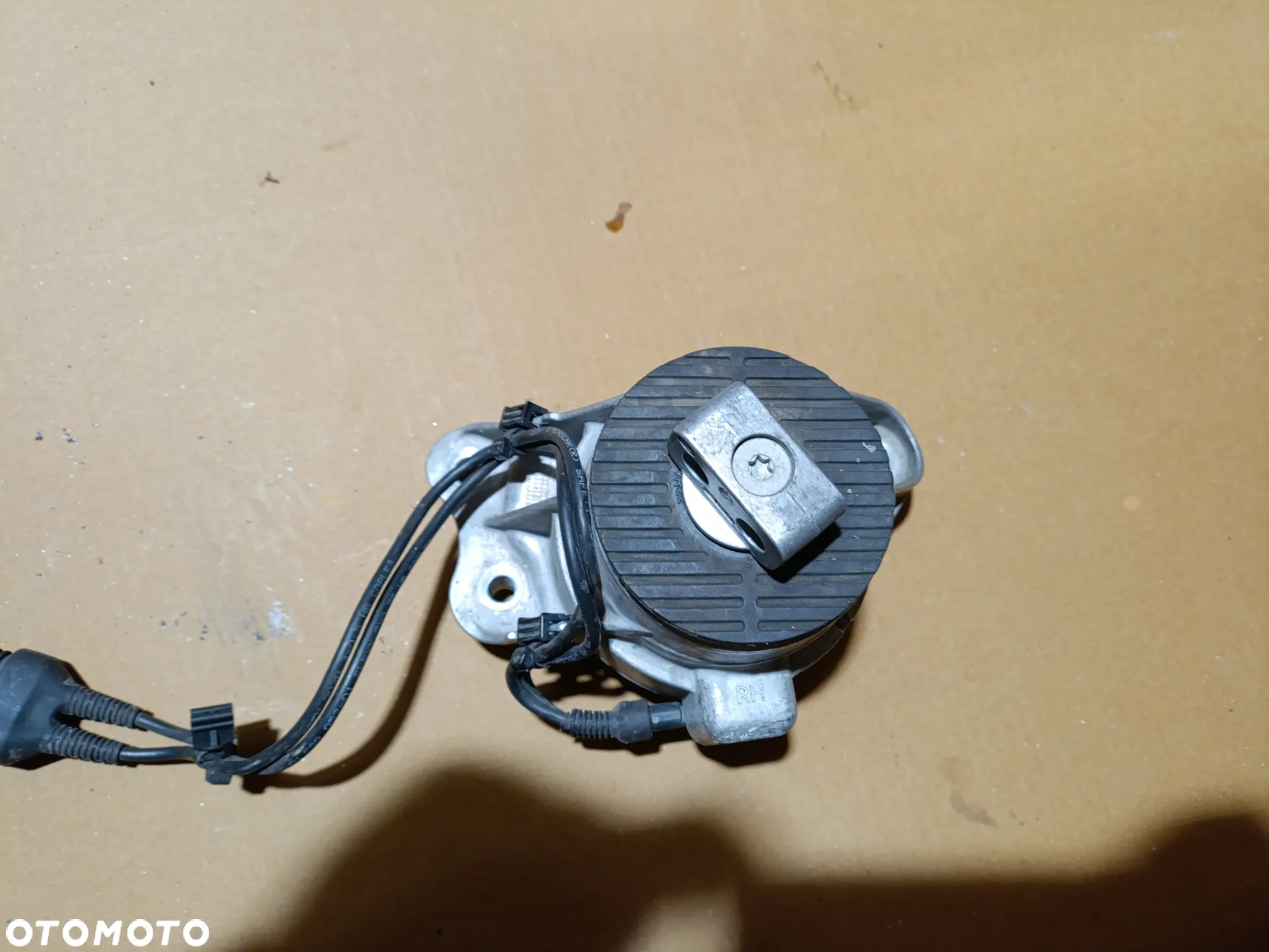 Poduszka Łożyskowanie Silnika prawa Mercedes Benz W213 E63 AMG A2132404400 - 3
