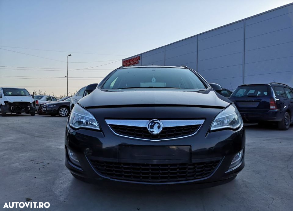 Electromotor Opel Astra J motor 1.7 DTJ an 2011 - 2