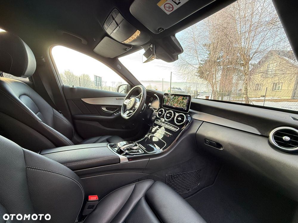 Mercedes-Benz Klasa C 180 9G-TRONIC AMG Line - 29