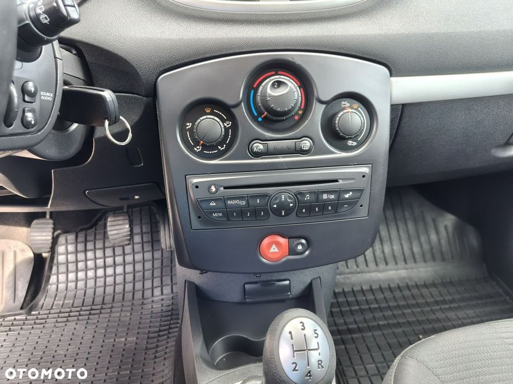 Renault Clio - 12