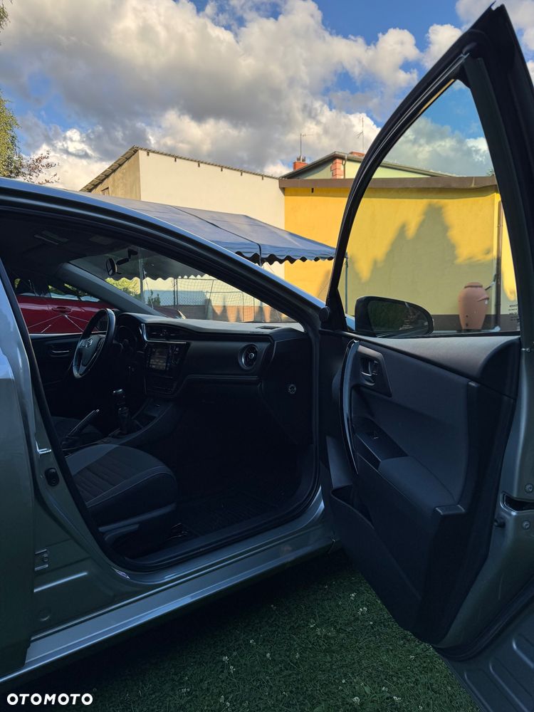 Toyota Auris 1.6 Premium Comfort - 20
