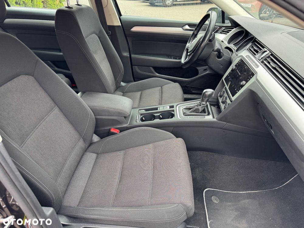 Volkswagen Passat 2.0 TDI SCR DSG Elegance - 8