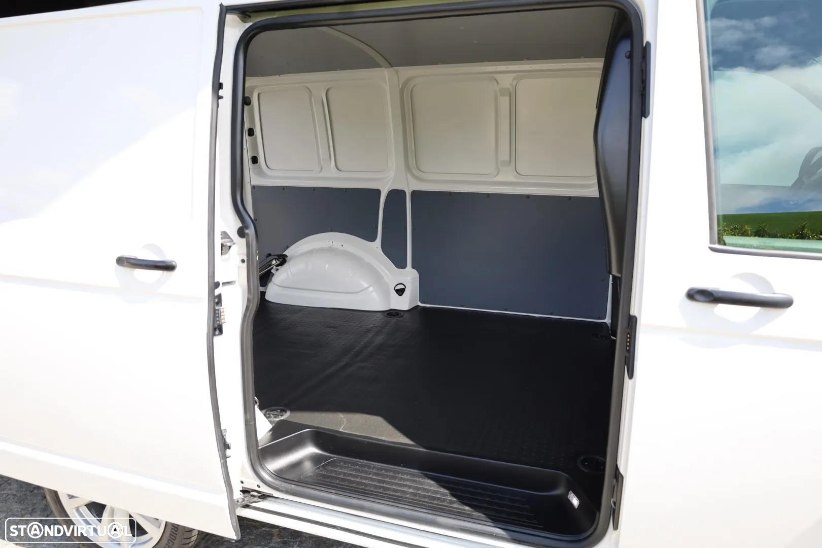 VW Transporter 2.0 TDI Business - 15