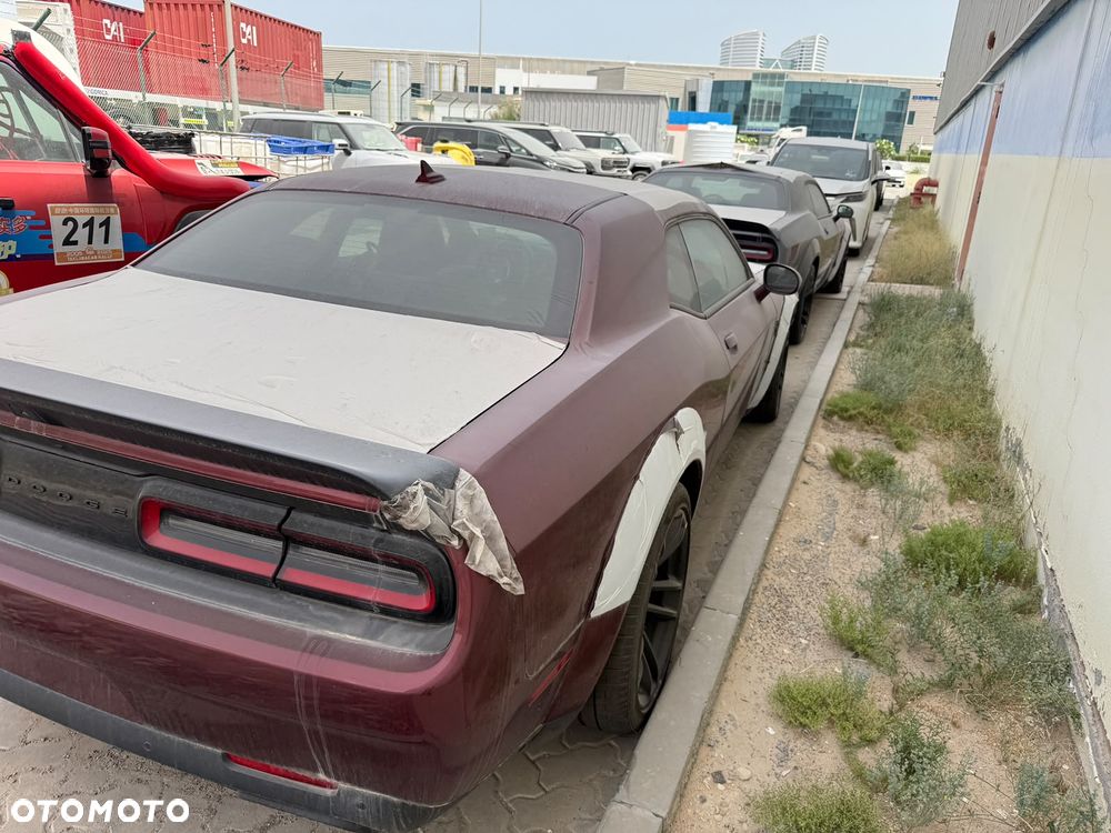 Dodge Challenger - 2