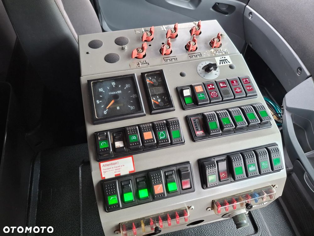 Mercedes-Benz Axor 1829 Zamiatarka BUCHER OptiFant 70 2 Silniki Karcher Wysokiego Ciśnienia Szczotki L/R Listwa Ciśnieniowa + Lanca Eunited PM10 - 25