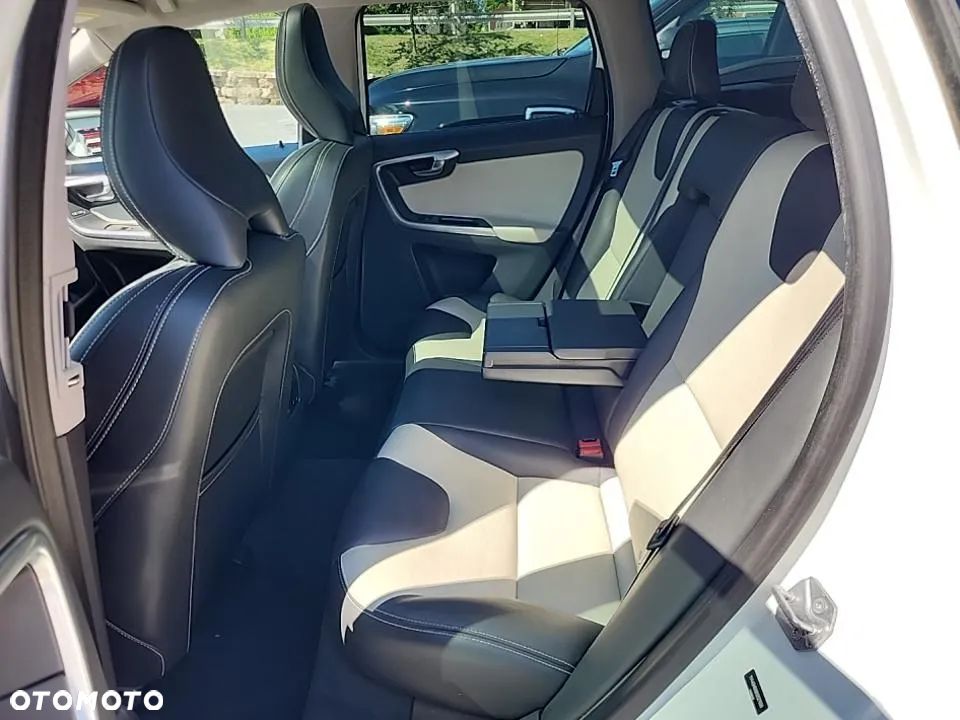 Volvo XC 60 T6 AWD Geartronic Summum - 8