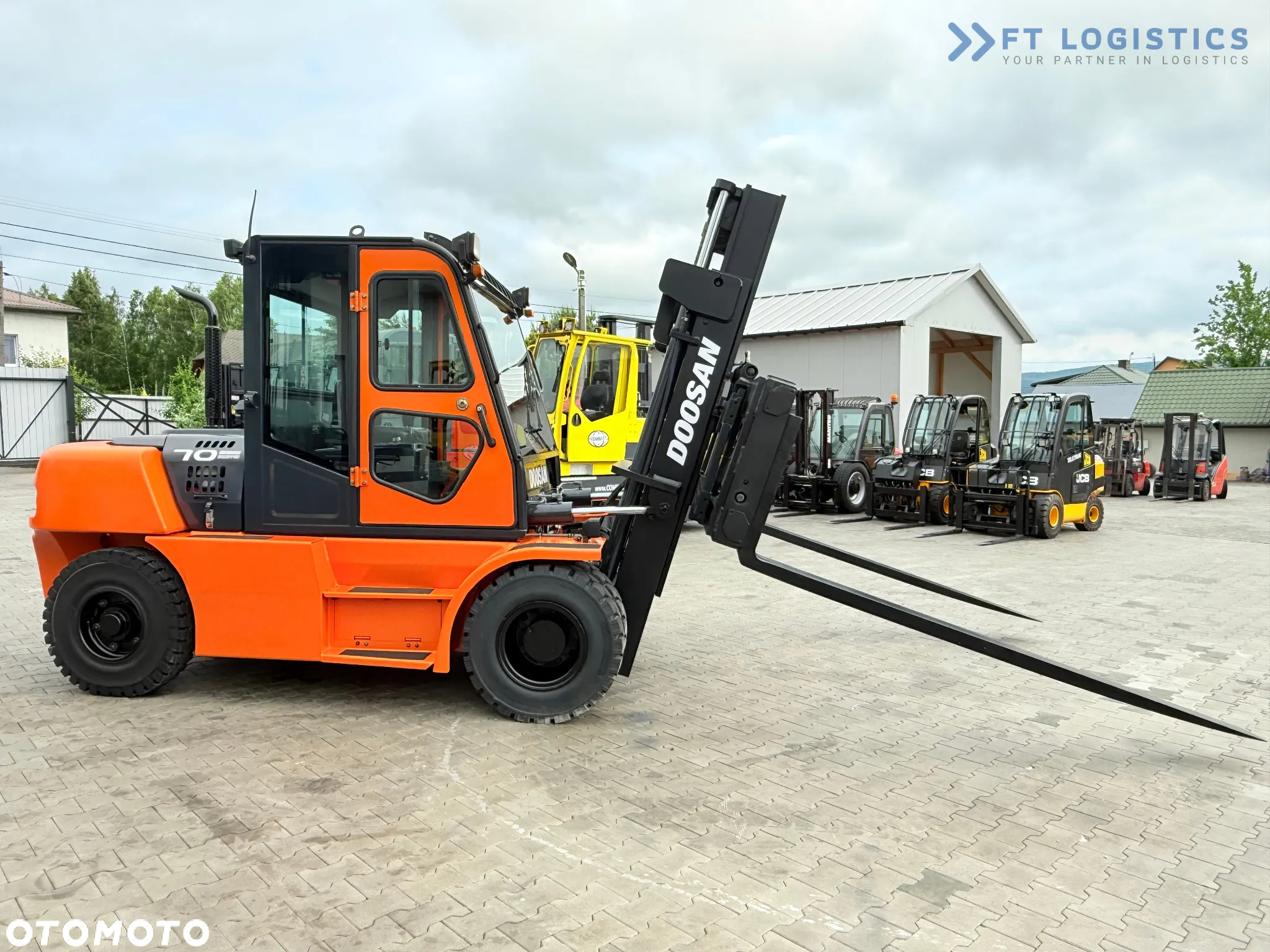 Doosan DOOSAN_DUPLEX-3000MM_PRZESUW-BOCZNY_POZYCJONER_WIDŁY-2500MM_7000KG_KABINA_JAK-NOWY - 28