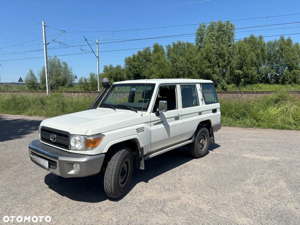 Toyota Land Cruiser - 2