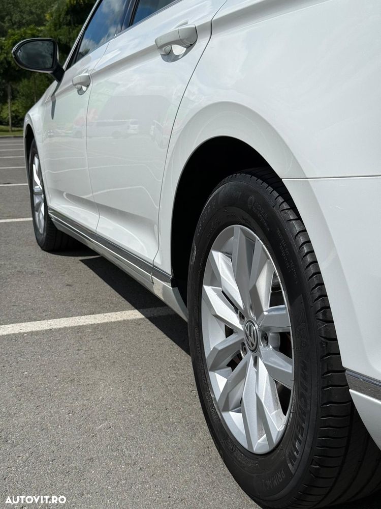 Volkswagen Passat 2.0 TDI SCR DSG Comfortline - 12