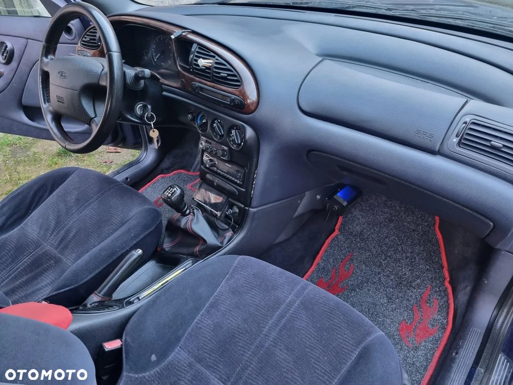 Ford Mondeo 2.0 Ghia - 17