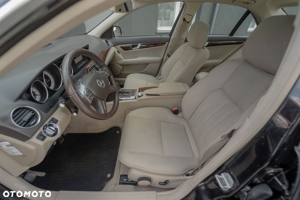 Mercedes-Benz Klasa C 220 d 9G-TRONIC - 27