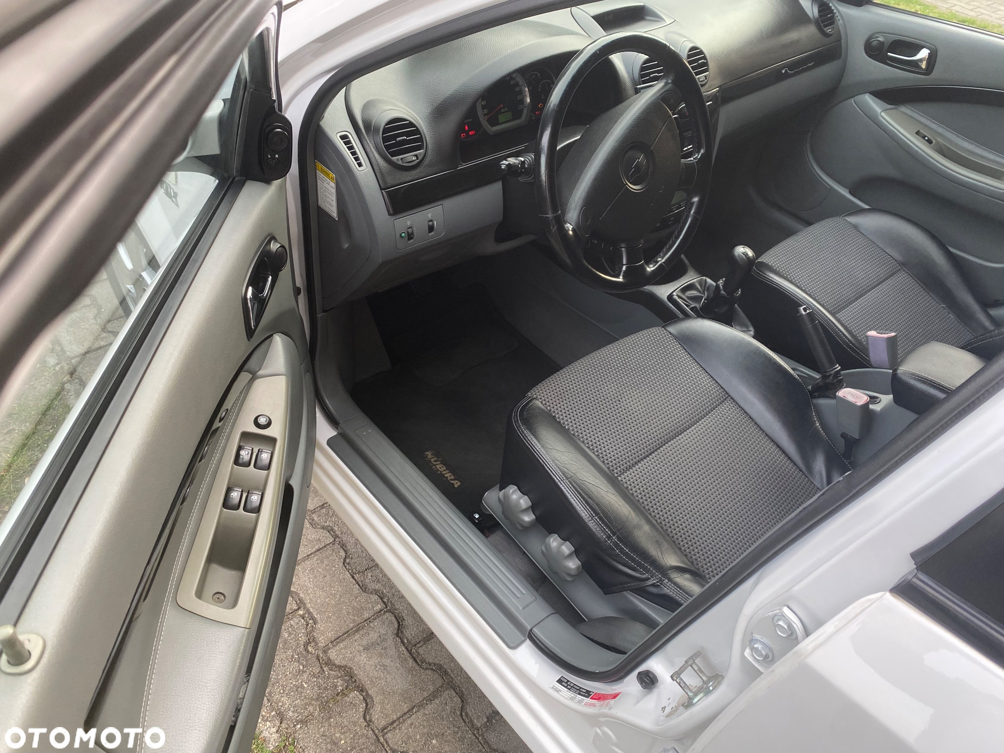 Chevrolet Nubira 2.0 Kombi D CDX - 9