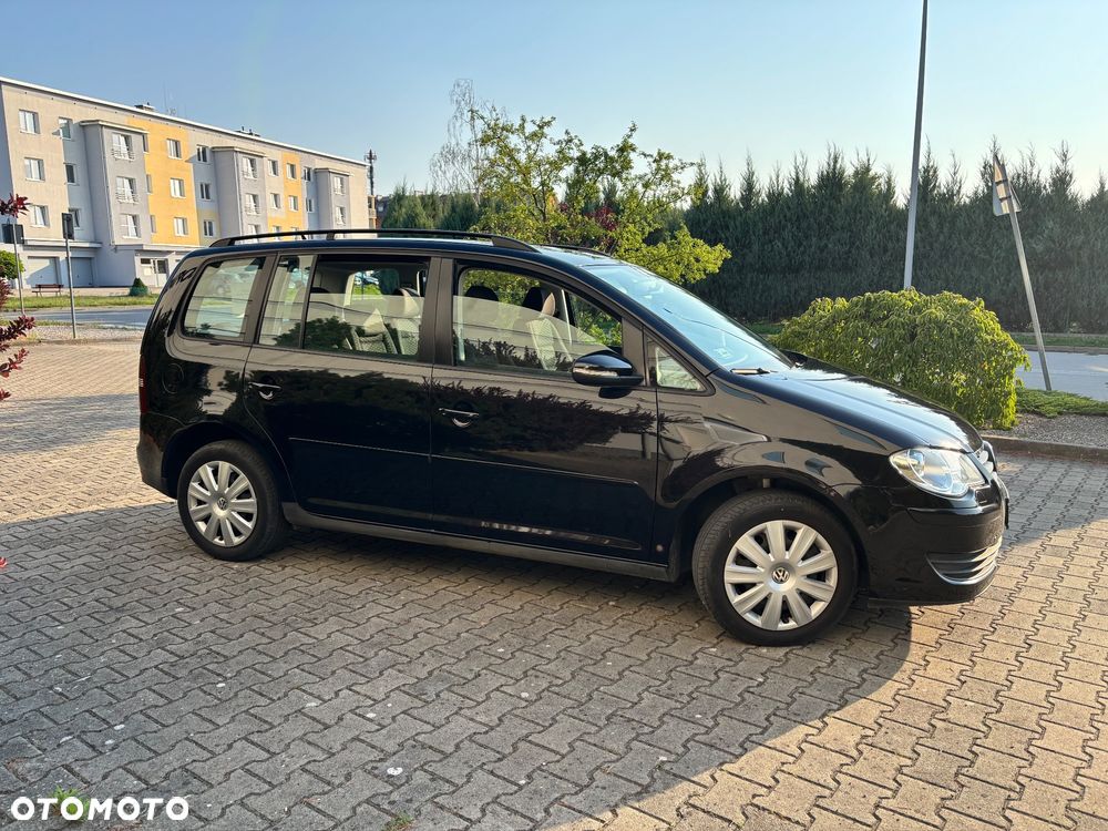 Volkswagen Touran 2009 photo 2