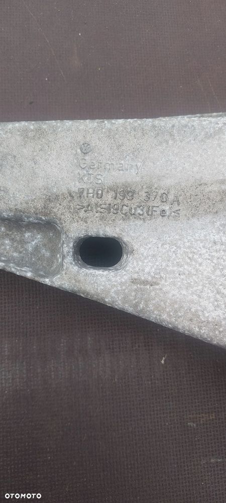 Łapa silnika vw t5 1.9 tdi 7H0199370A - 4