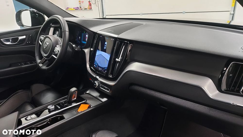 Volvo XC 60 B4 D Plus Dark - 16