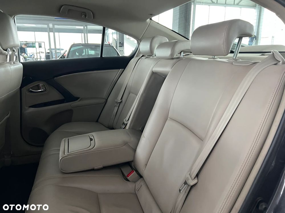 Toyota Avensis 2.0 Prestige NAVI MS - 34