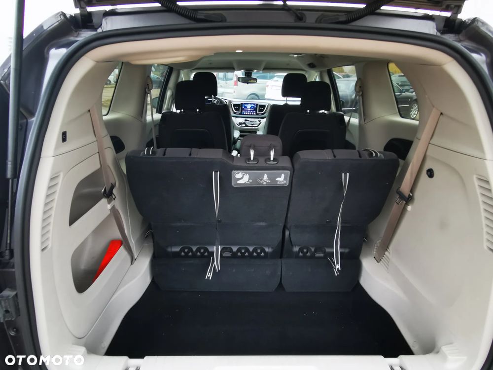 Chrysler Pacifica - 35