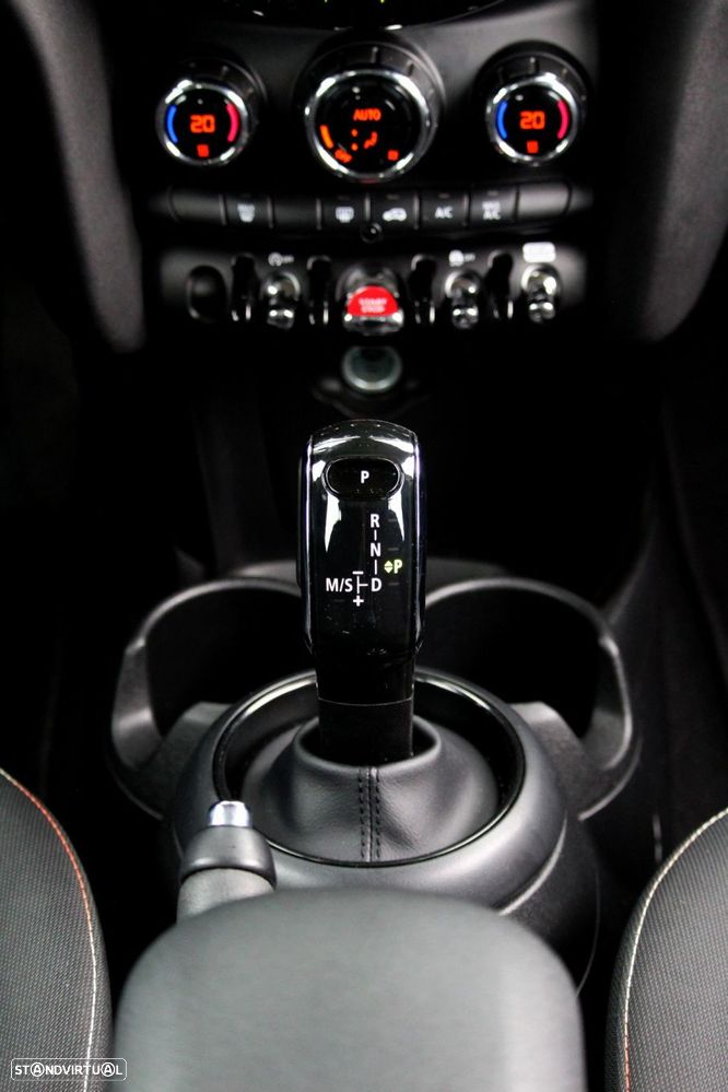 MINI 5 Portas Cooper Auto - 32