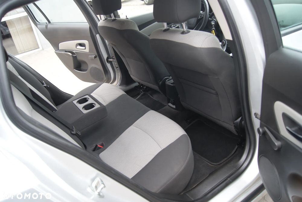 Chevrolet Cruze 1.6 LS - 15