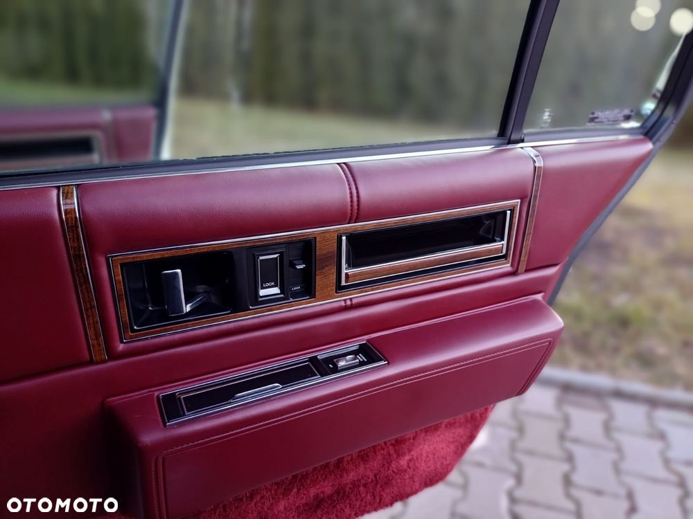 Cadillac Deville 4.9 STD - 39