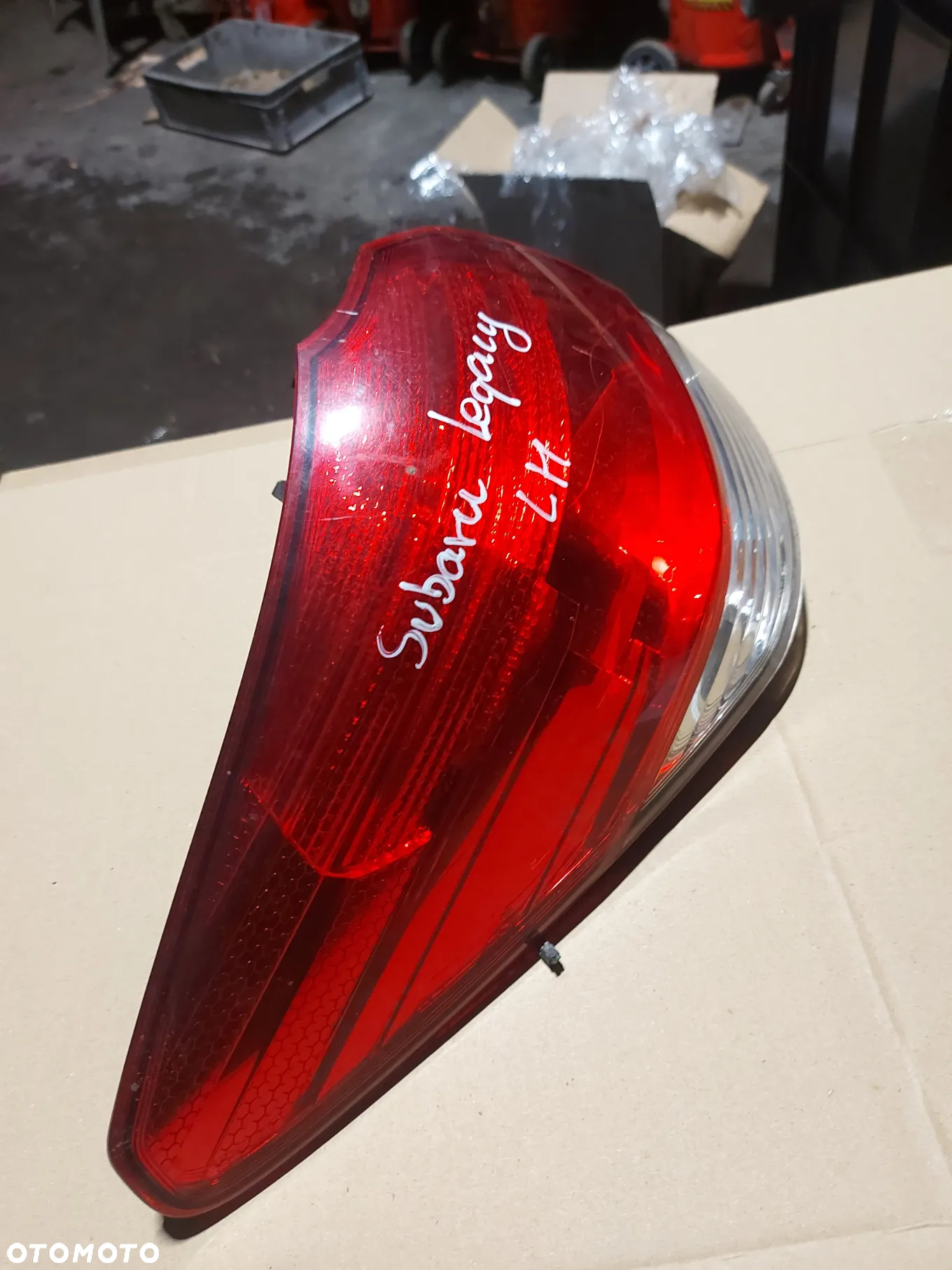 Lampa tylna lewy tył Subaru Legacy - 2