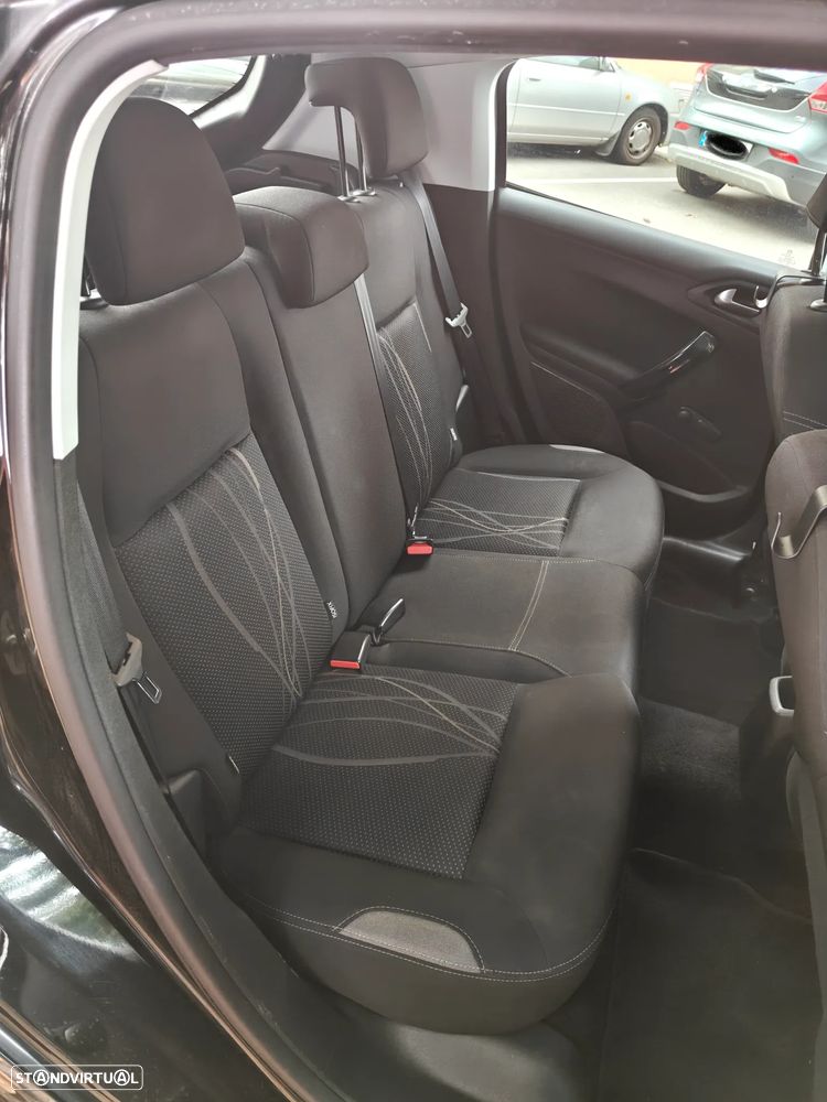 Peugeot 208 1.4 HDi - 10
