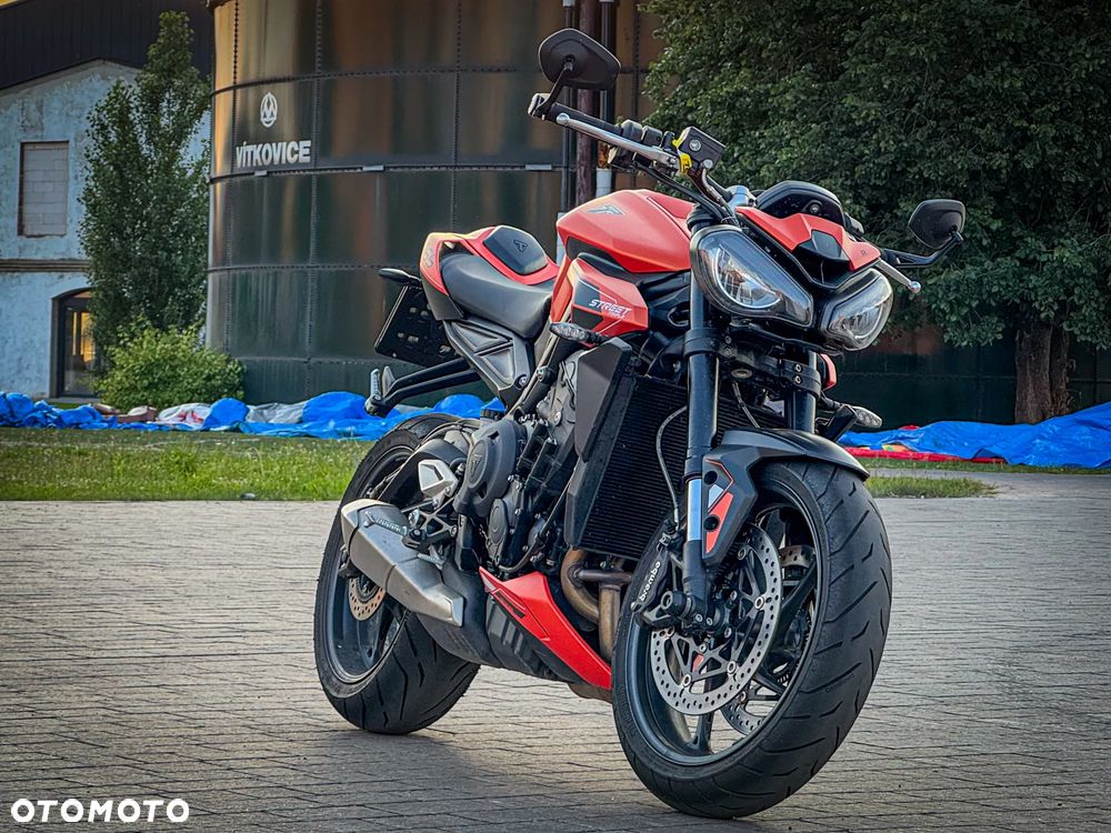 Triumph Street Triple - 4