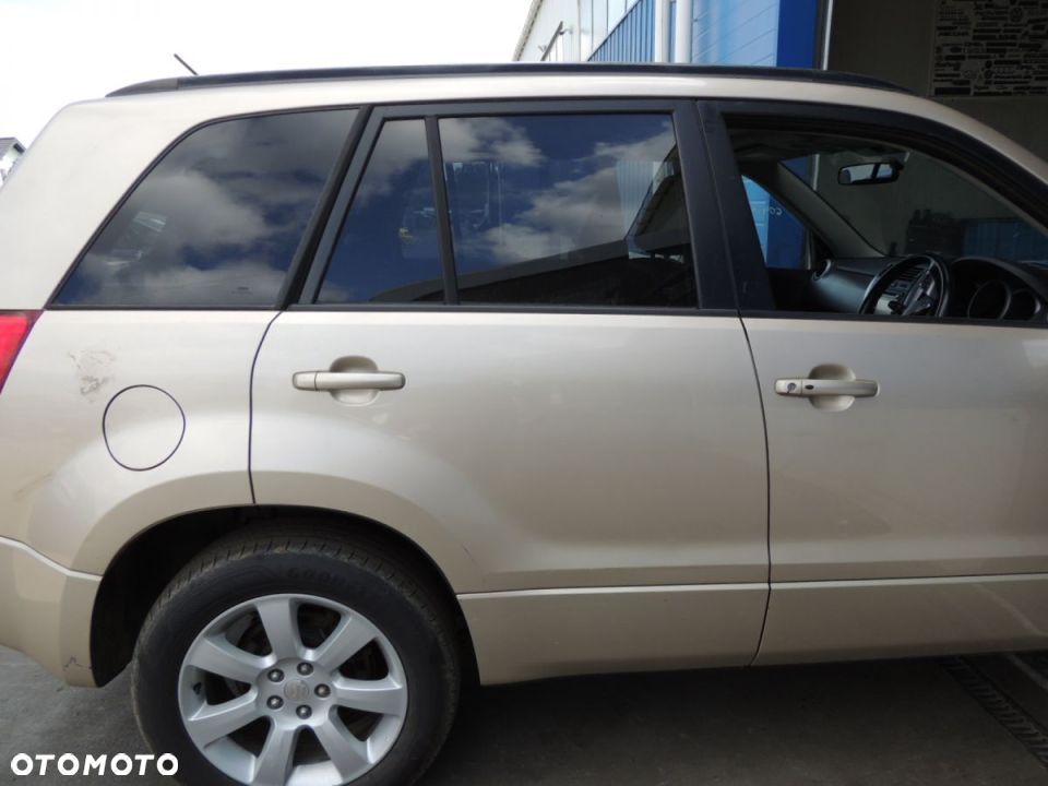 Drzwi prawy tył SUZUKI Grand Vitara II '12 2.4 VVT