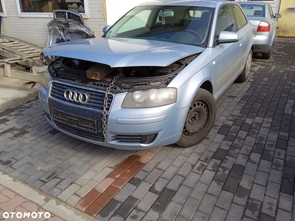 AUDI A3 8P 1.6B BGU KOD SKRZYNI FVH KOD LAKIERU LY7R DRZWI KLAPA LAMPY ZDERZAK SILNIK CZĘŚCI - 1
