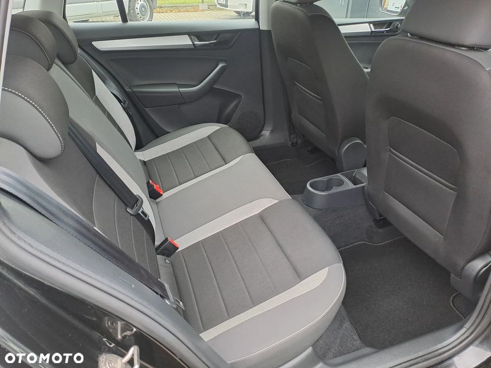 Skoda RAPID 1.0 TSI DSG Active - 22