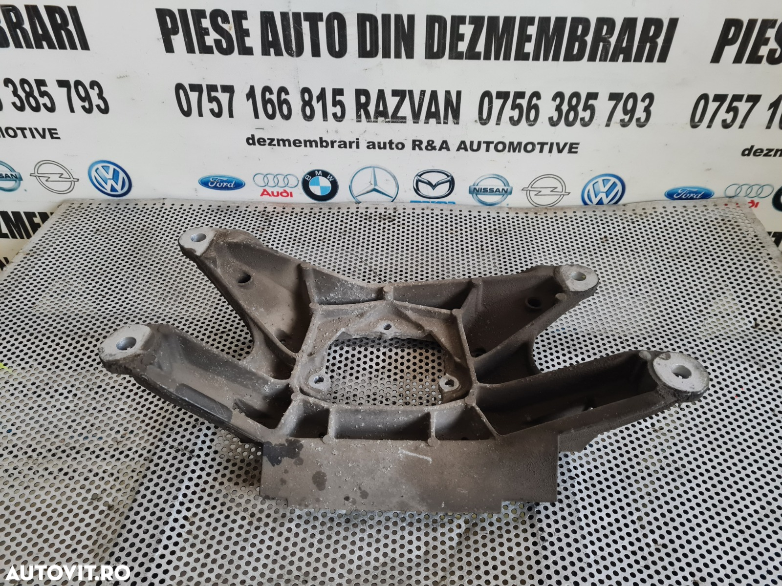 Suport Cutie Viteze Automata Audi A5 An 2009-2010-2011-2012 2.7 Tdi Euro 5 Cutie MMW Motor CGK Dezmembrez Audi A5 8T 2.7 Tdi Euro 5 Motor CGKA Cutie Automata MMW Bixenon Volan Stanga - Dezmembrari Arad - 6